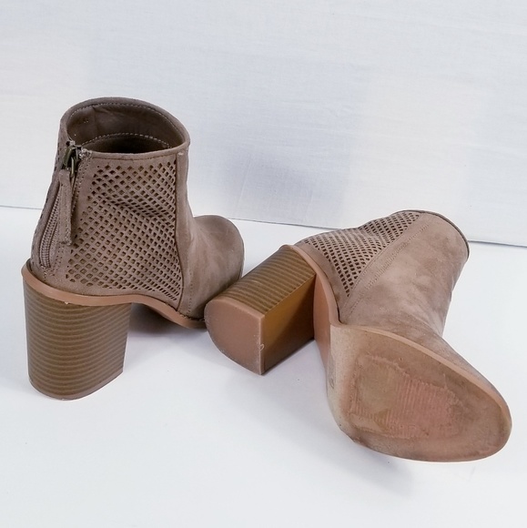 Yoki Replay tan ankle booties! - Picture 3 of 5